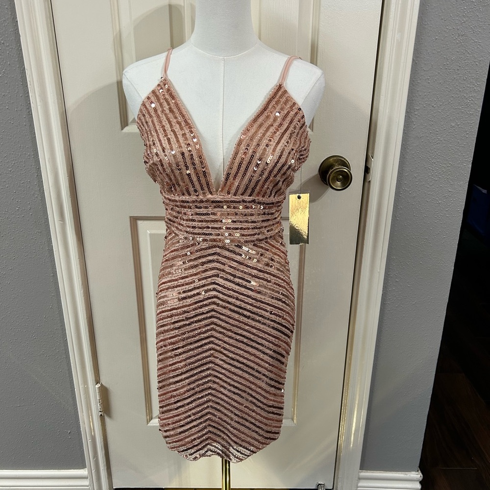 Verte Rose Gold Sequined Mini Dress. Spaghetti Strap Zipper Back Size M NWT